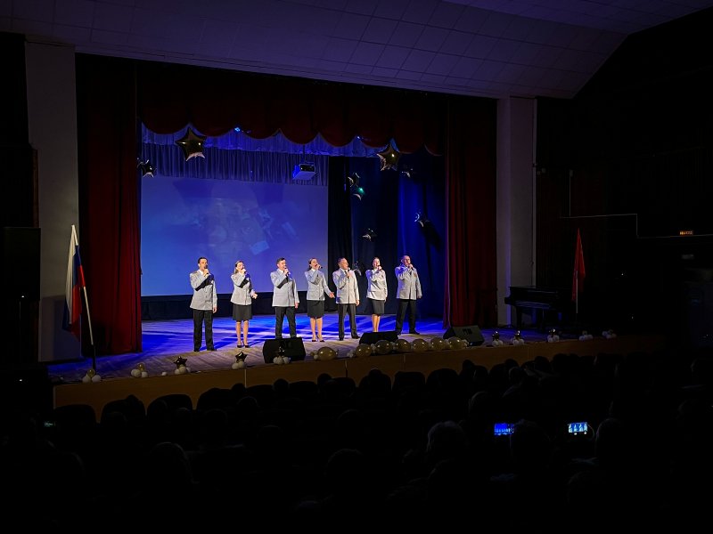 «ZOV сердца»: Вокальный ансамбль «Голоса Енисея» выступил с концертом в Краснотуранске